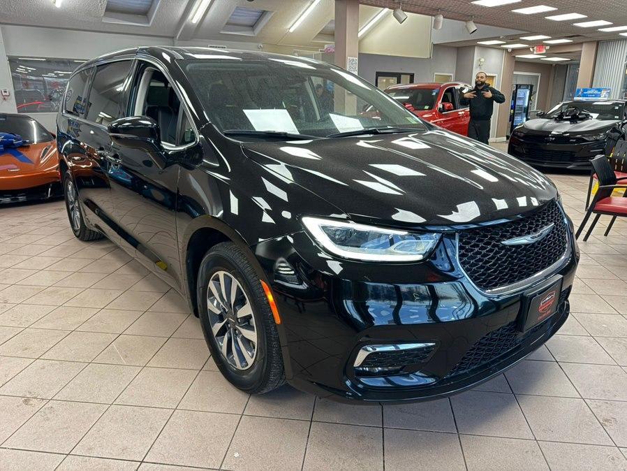 used 2024 Chrysler Pacifica Hybrid car, priced at $23,900