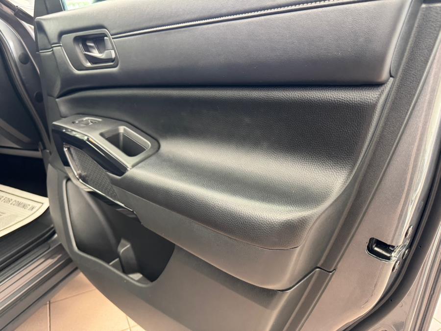 2024 Gun Metallic Nissan Pathfinder