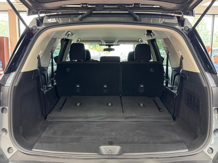 2024 Gun Metallic Nissan Pathfinder