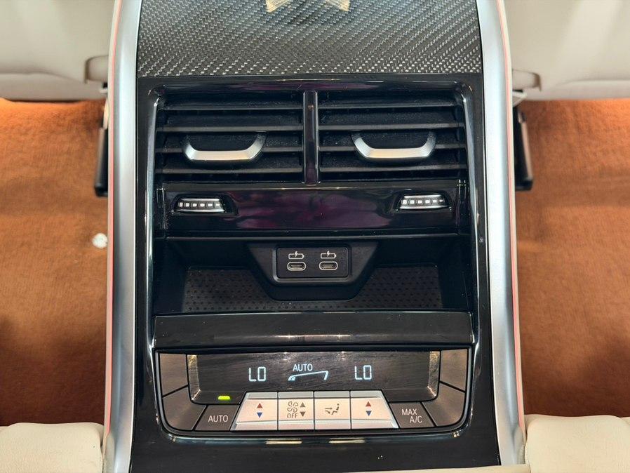 BMW M8 view 42