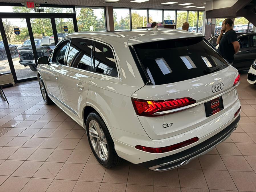 used 2023 Audi Q7 car, priced at $28,900