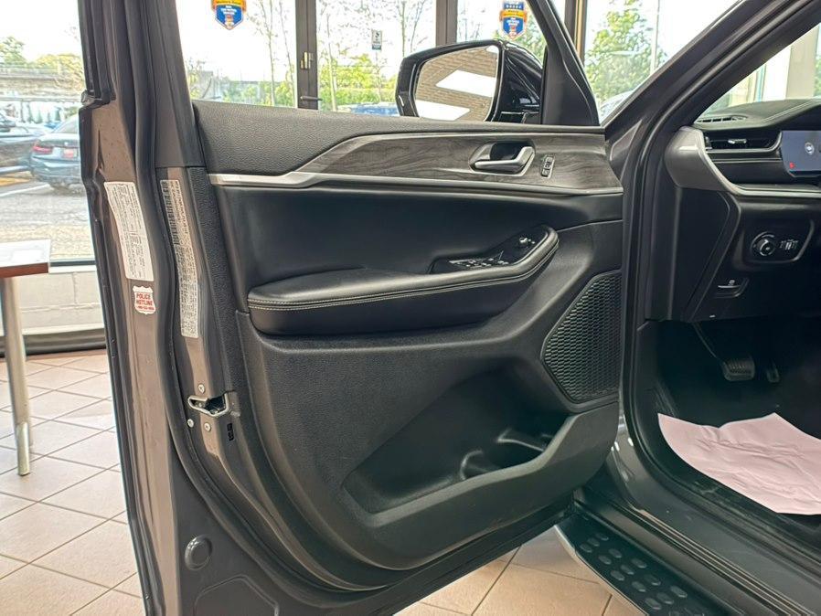 used 2024 Jeep Grand Cherokee car, priced at $33,900