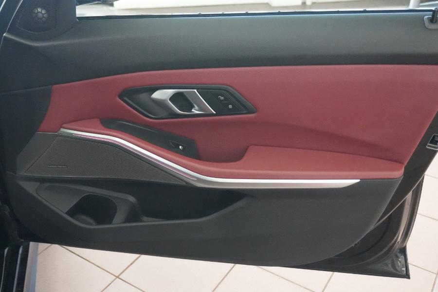 BMW 3 Series view 40