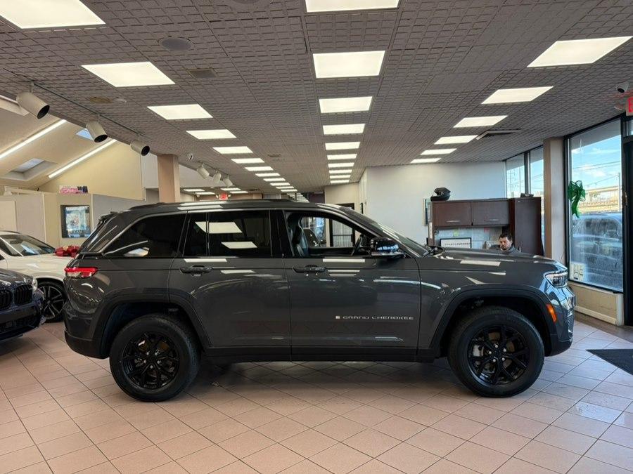 used 2022 Jeep Grand Cherokee car, priced at $25,900