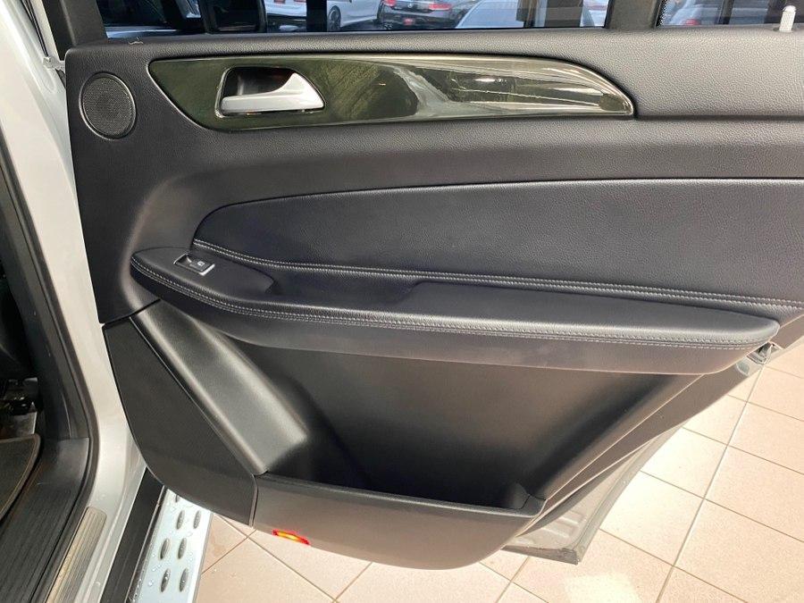 Mercedes-Benz GLS view 31