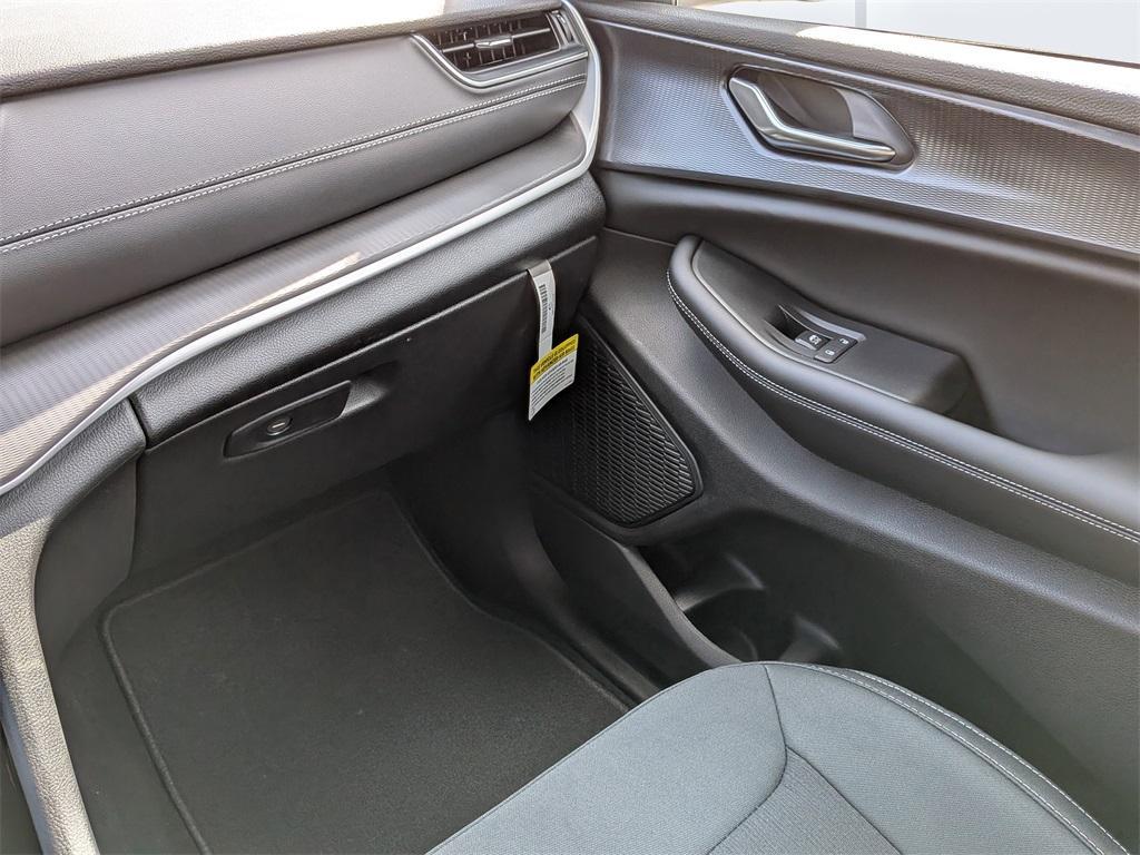 new 2026 Jeep Grand Cherokee L car, priced at $41,695