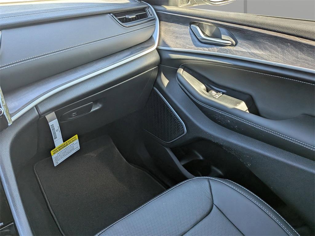 new 2026 Jeep Grand Cherokee car, priced at $54,921