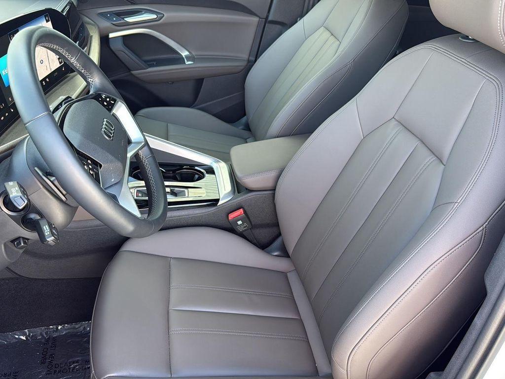 Audi Q5 view 13
