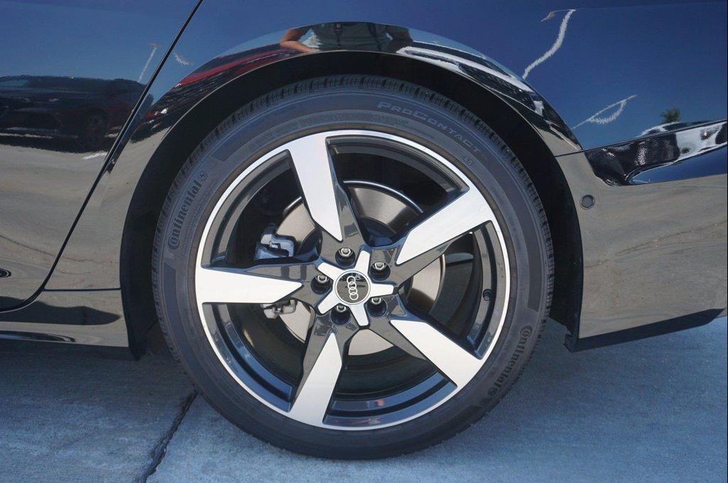 Audi A5 view 9