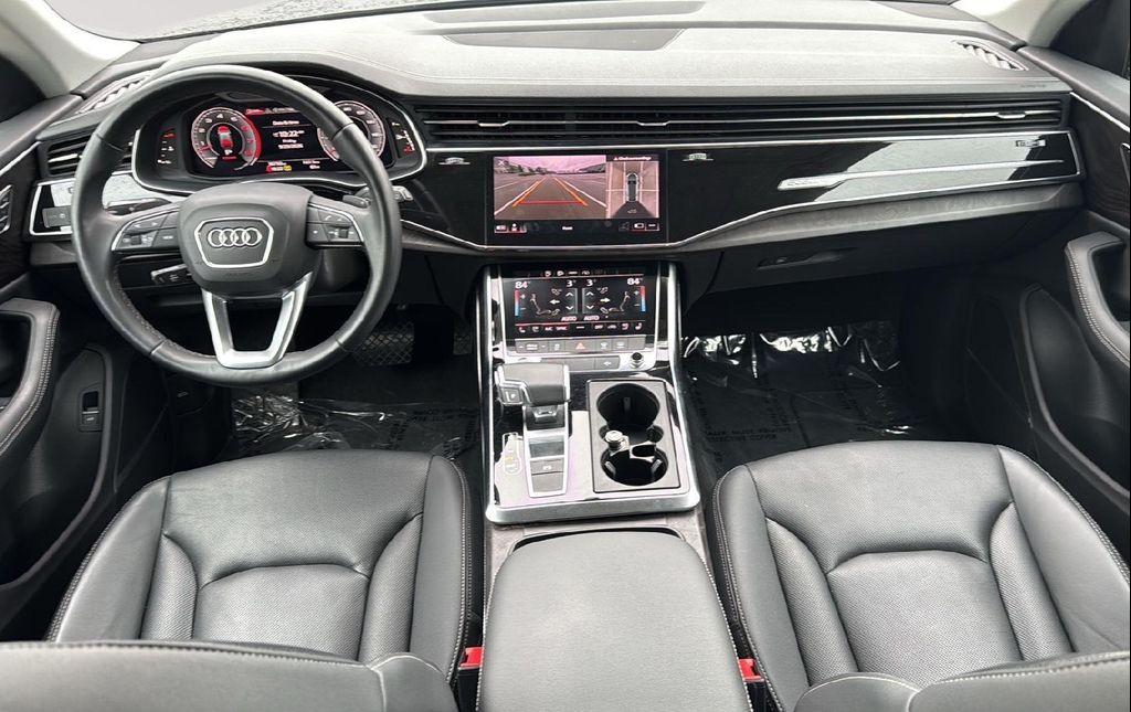 Audi Q8 view 23