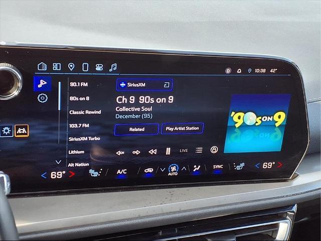 used 2024 Chevrolet Traverse car, priced at $36,950