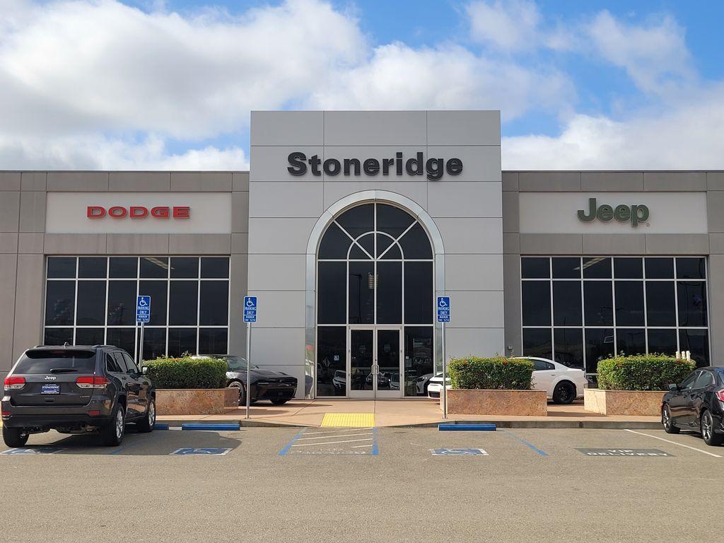 Brilliant Black Crystal Pearlcoat 2022 Chrysler Pacifica Touring-L