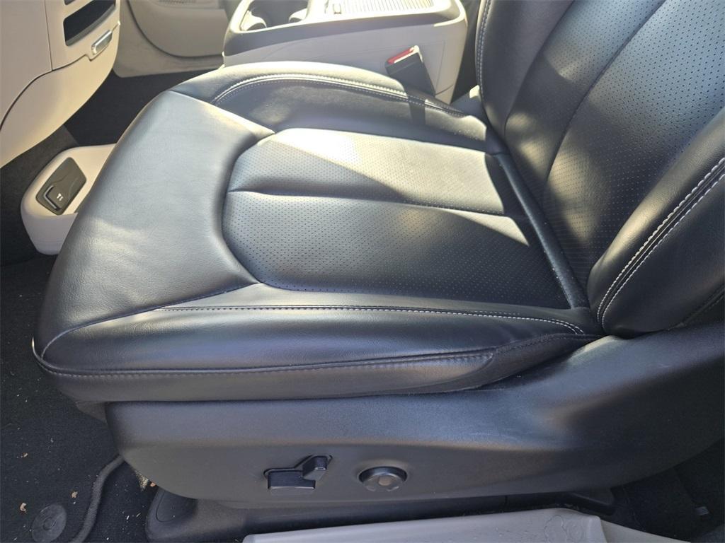 used 2024 Chrysler Pacifica car, priced at $26,508