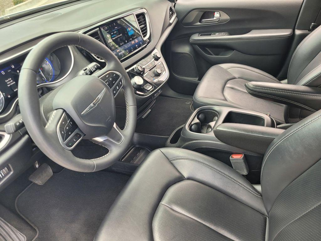 used 2025 Chrysler Pacifica car, priced at $40,030