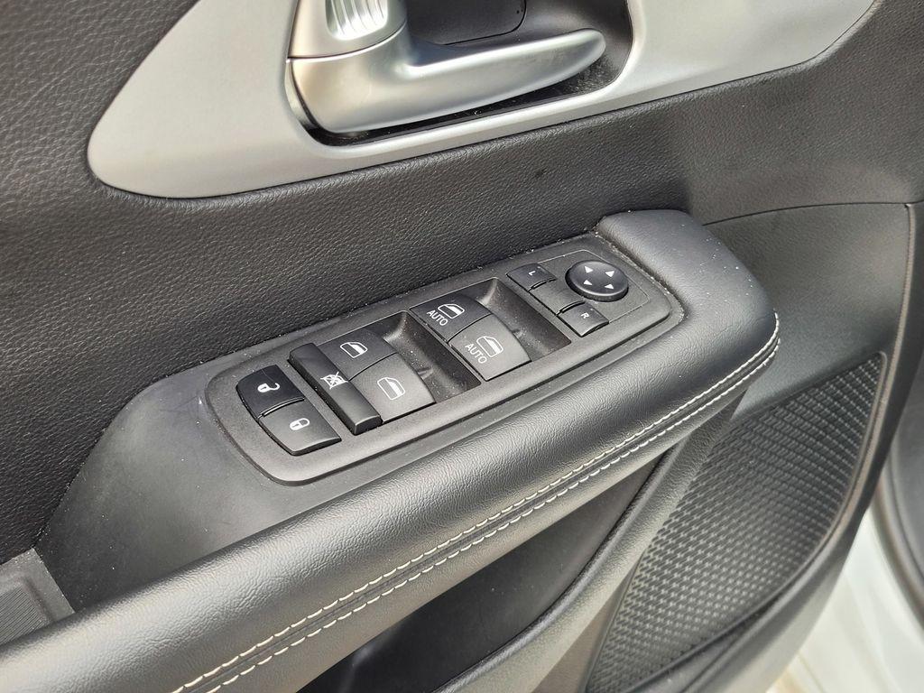 used 2024 Chrysler Pacifica Hybrid car, priced at $29,988