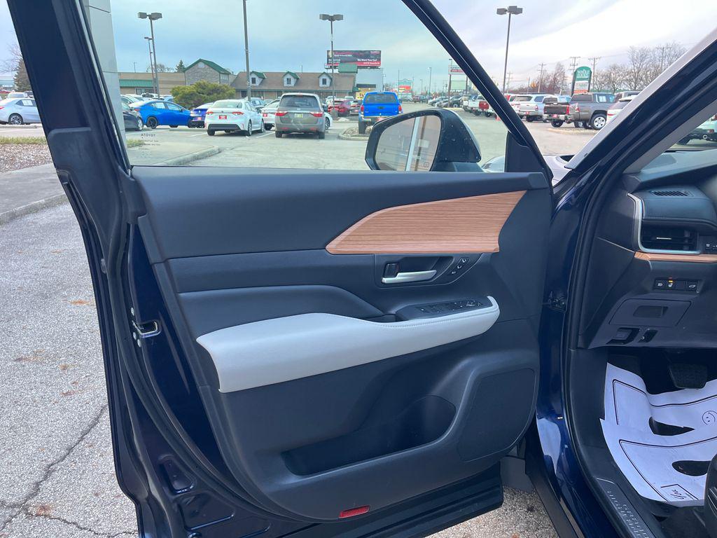 used 2025 Toyota Grand Highlander car, priced at $53,586