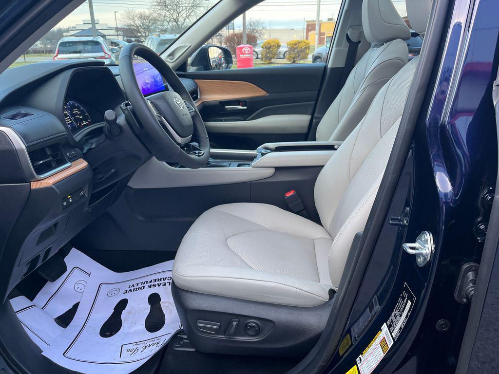 used 2025 Toyota Grand Highlander car, priced at $53,586