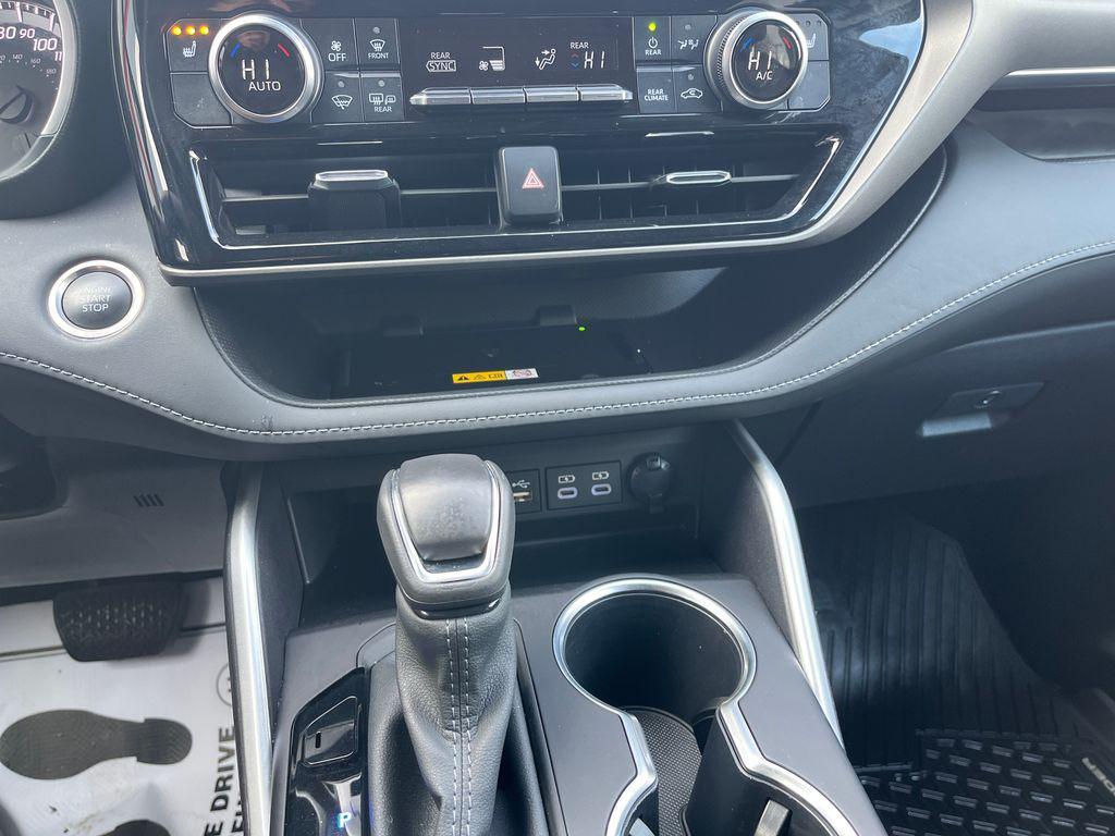 used 2024 Toyota Highlander car, priced at $41,239