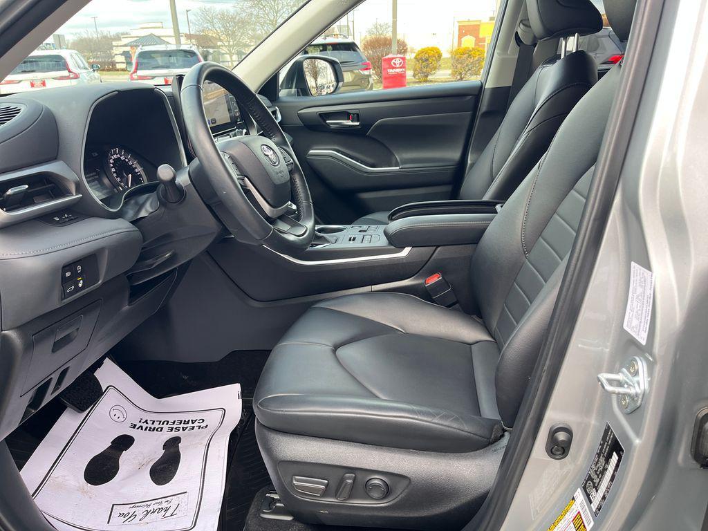 used 2024 Toyota Highlander car, priced at $41,239