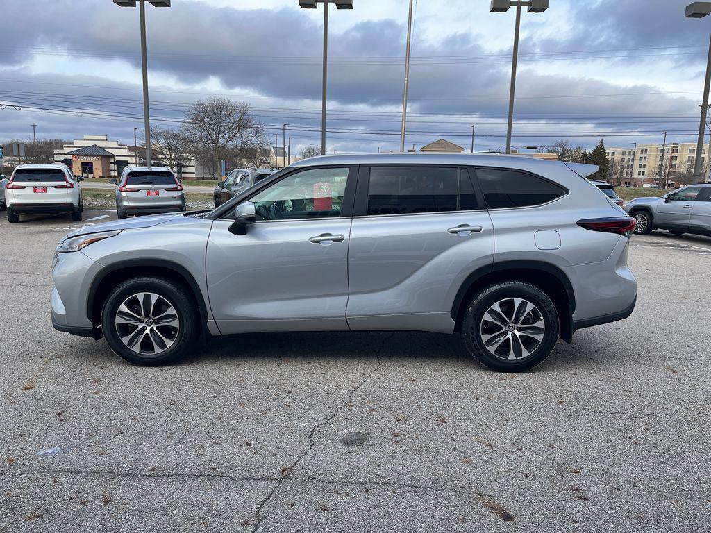 used 2024 Toyota Highlander car, priced at $41,239