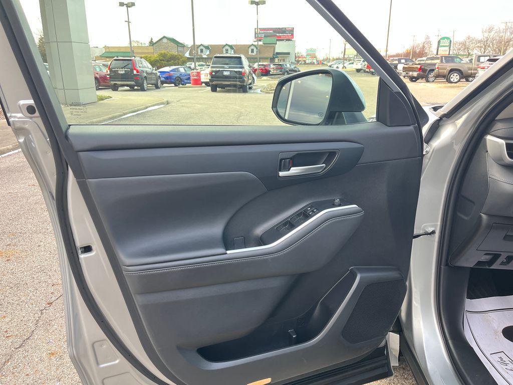 used 2024 Toyota Highlander car, priced at $41,239
