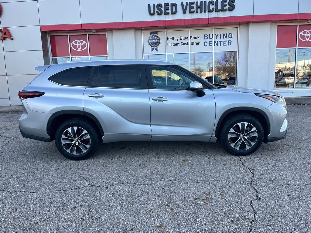 used 2024 Toyota Highlander car, priced at $38,992