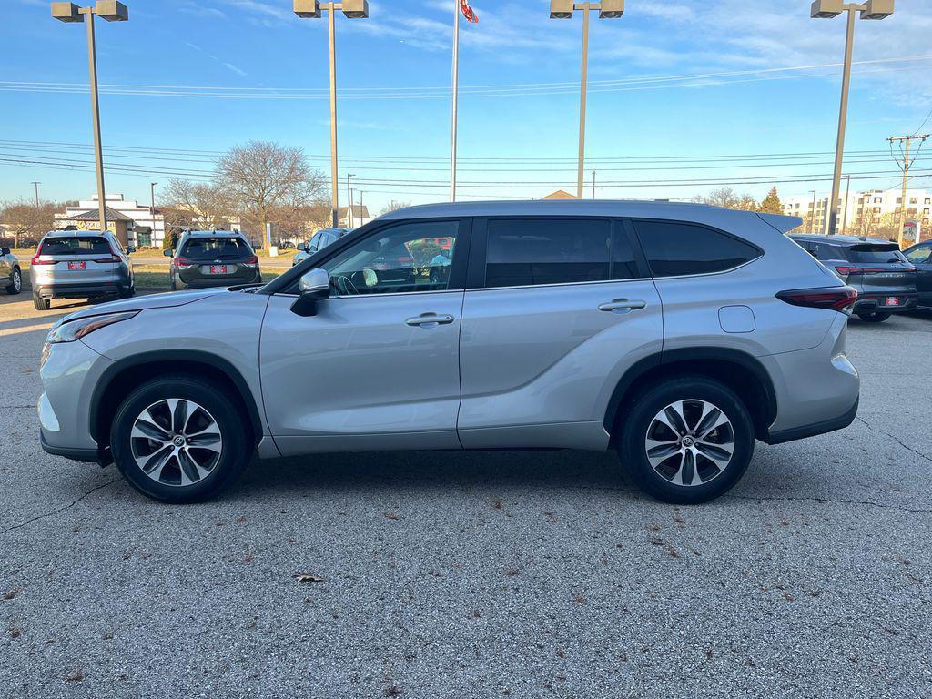 used 2024 Toyota Highlander car, priced at $38,992