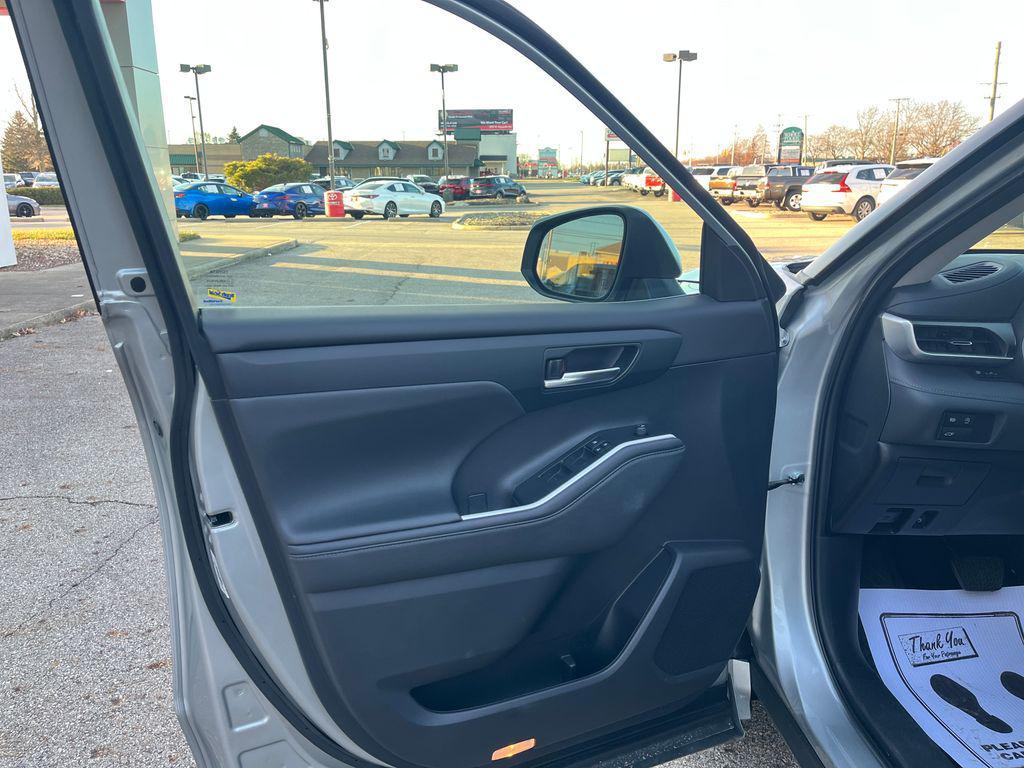 used 2024 Toyota Highlander car, priced at $38,992