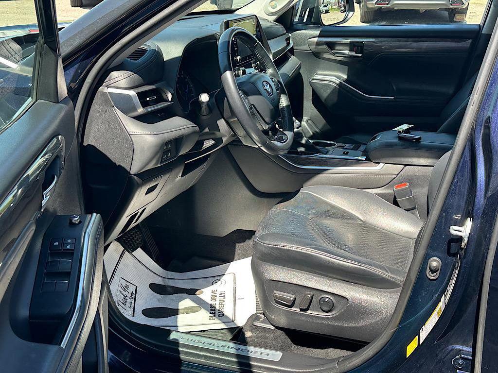 used 2020 Toyota Highlander Hybrid car, priced at $26,698