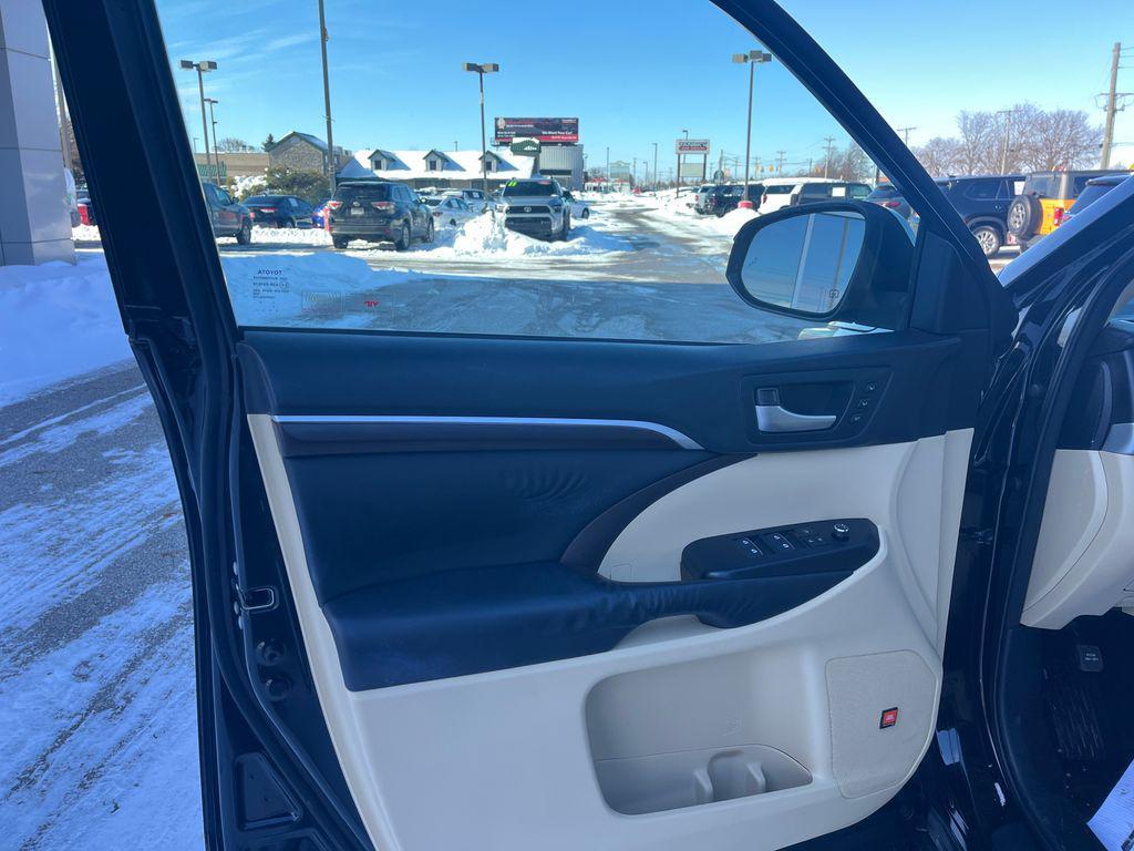 used 2015 Toyota Highlander car, priced at $18,216