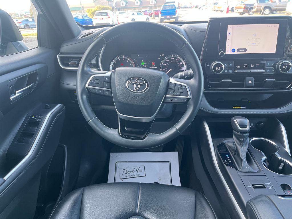 used 2023 Toyota Highlander car, priced at $36,309