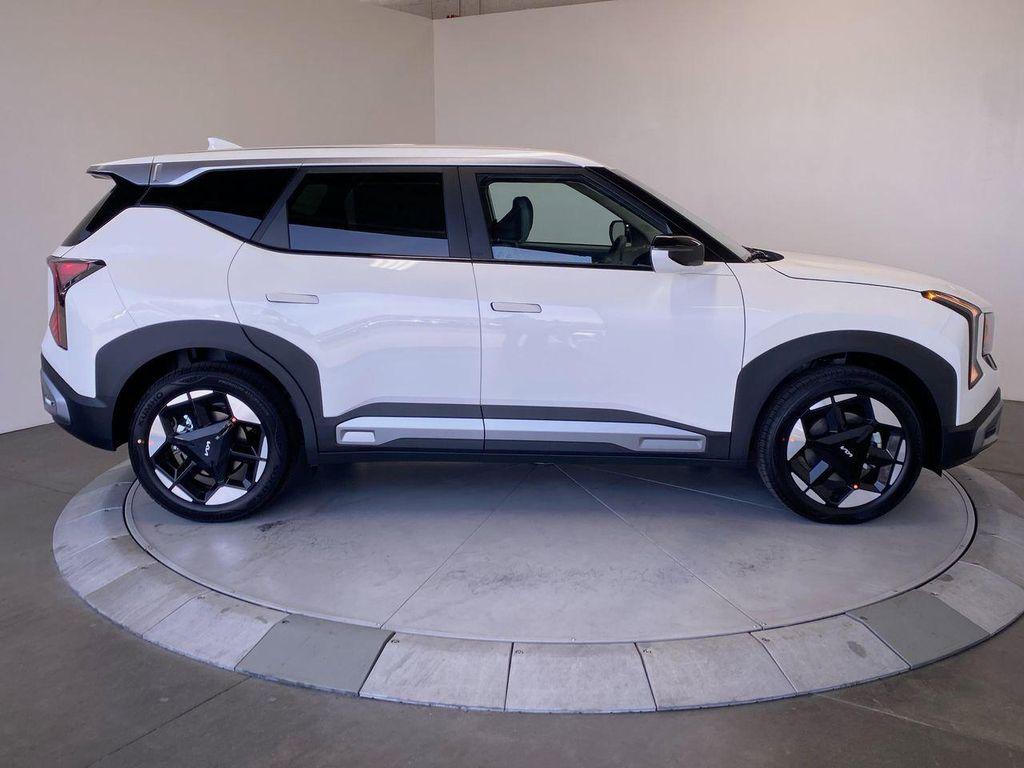 new 2027 Kia Seltos car, priced at $28,615