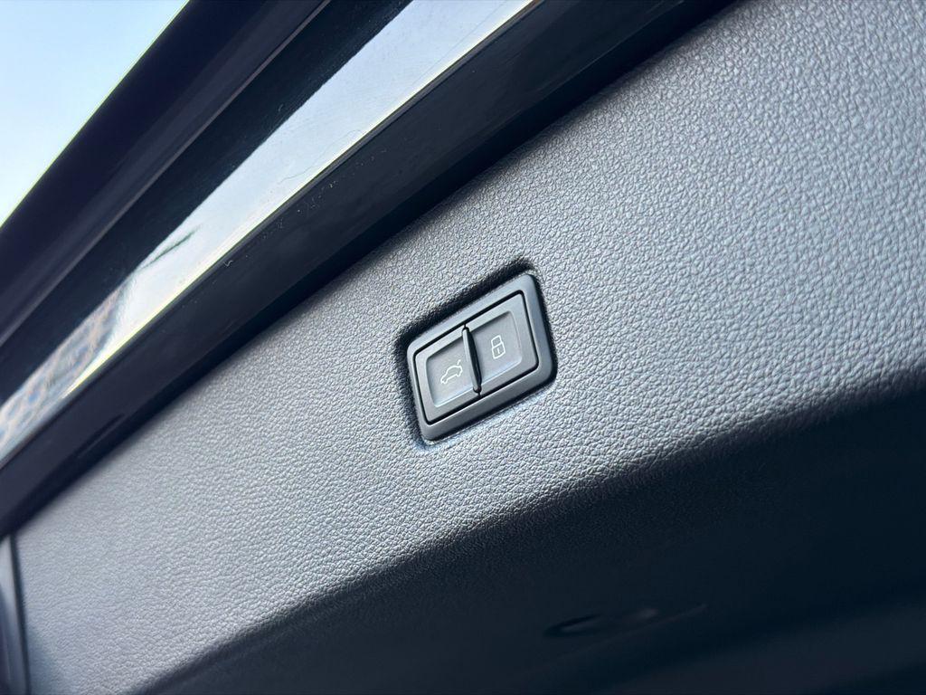 used 2025 Audi Q7 car, priced at $47,500