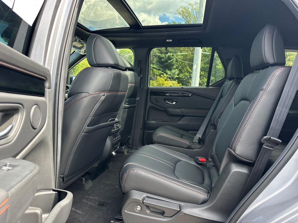 new 2025 Honda Pilot car, priced at $48,192