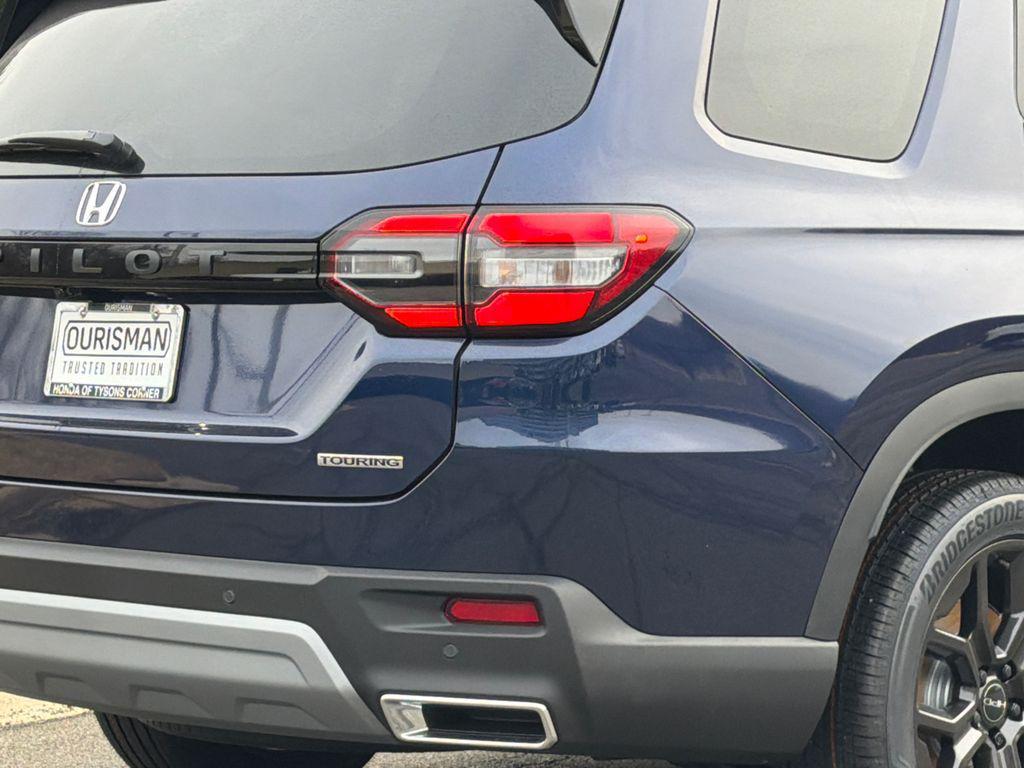 new 2025 Honda Pilot car, priced at $48,739