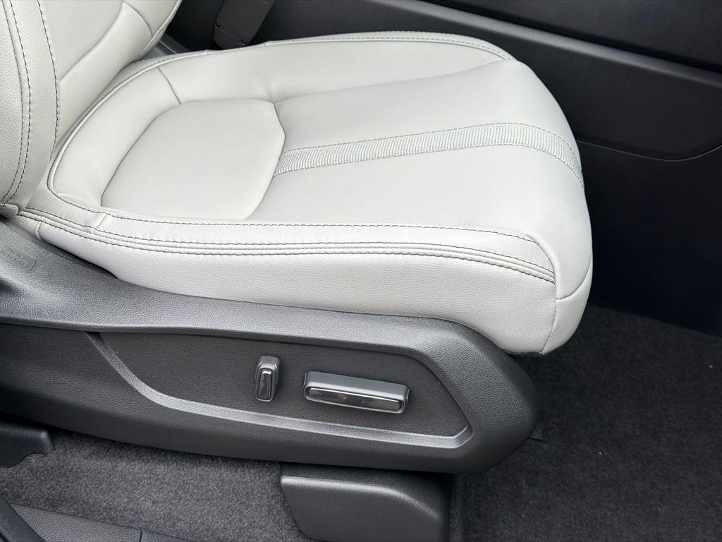 new 2025 Honda Pilot car, priced at $48,739