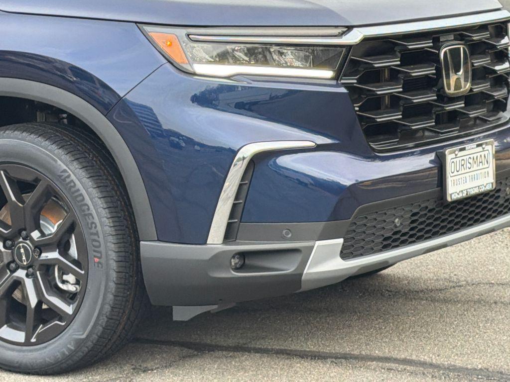 new 2025 Honda Pilot car, priced at $48,739