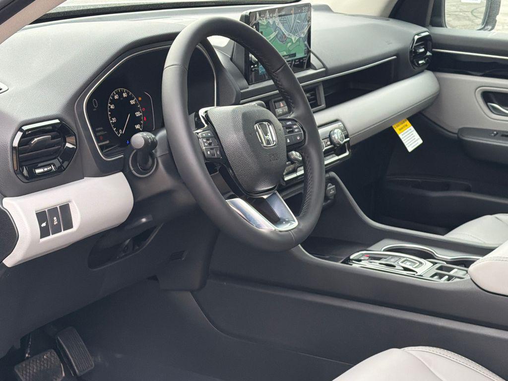 new 2025 Honda Pilot car, priced at $48,739