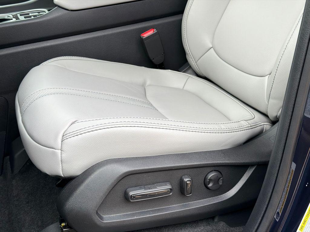 new 2025 Honda Pilot car, priced at $48,739