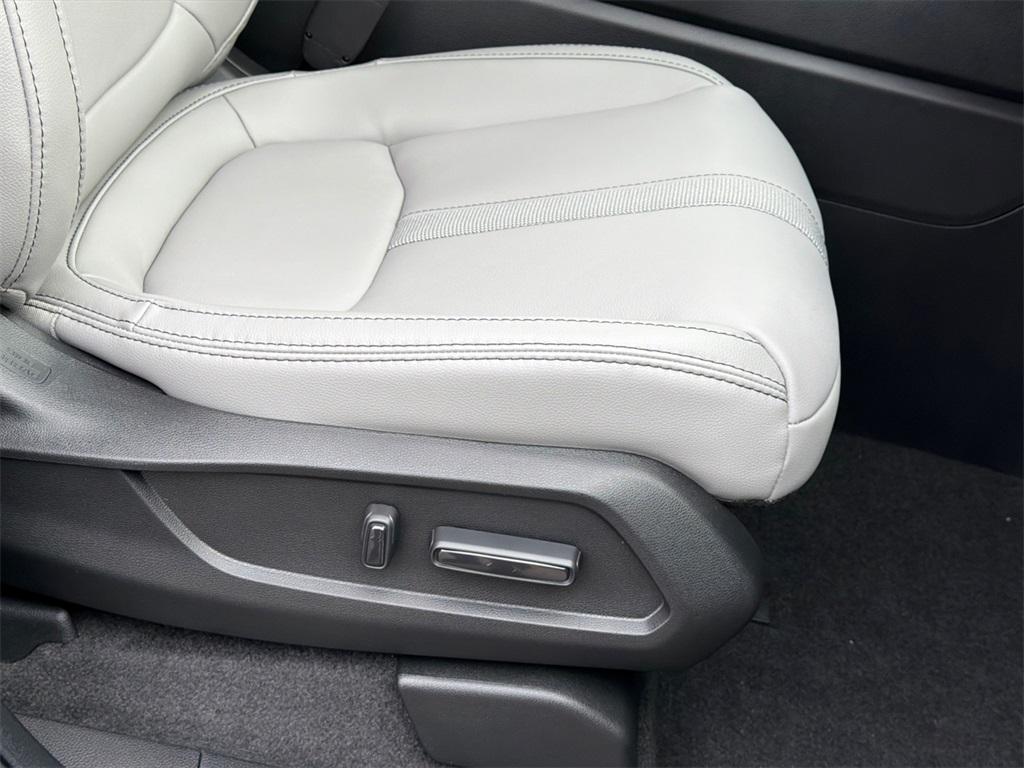 new 2025 Honda Pilot car, priced at $48,739