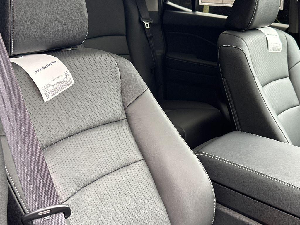 new 2025 Honda Ridgeline car, priced at $39,832