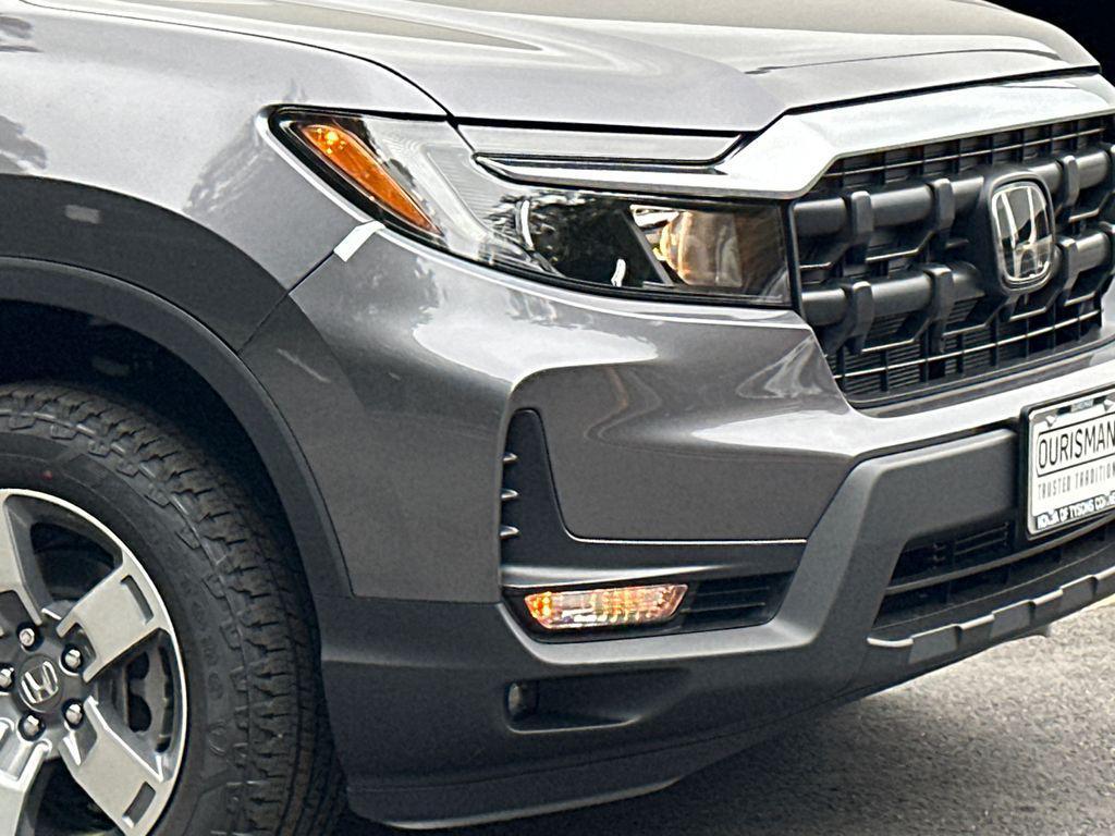 new 2025 Honda Ridgeline car, priced at $39,832
