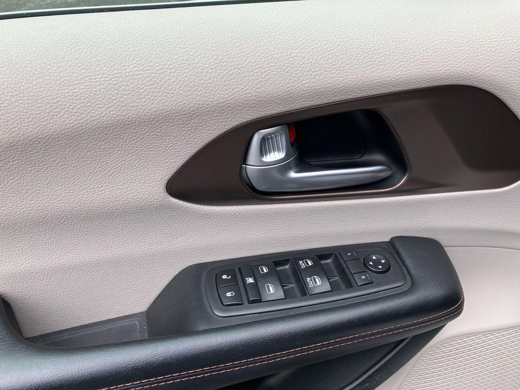 used 2018 Chrysler Pacifica car, priced at $14,500