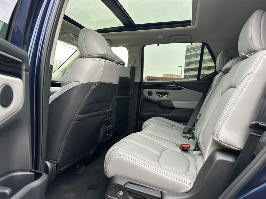 new 2025 Honda Pilot car, priced at $48,964
