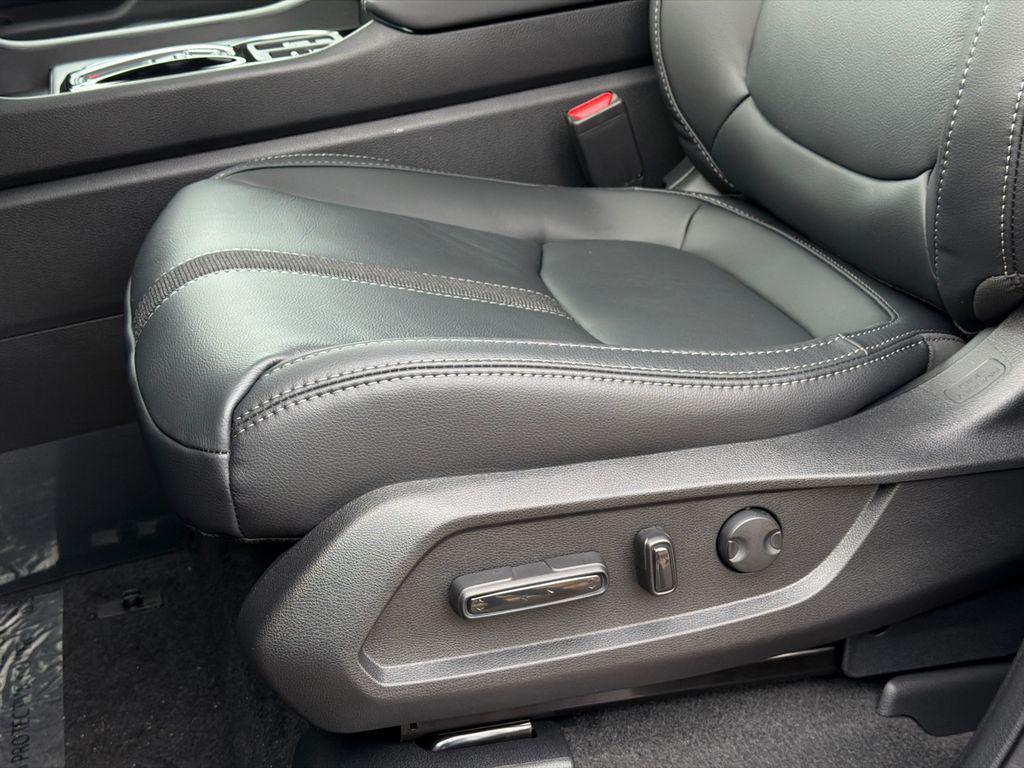 new 2025 Honda Pilot car, priced at $48,250