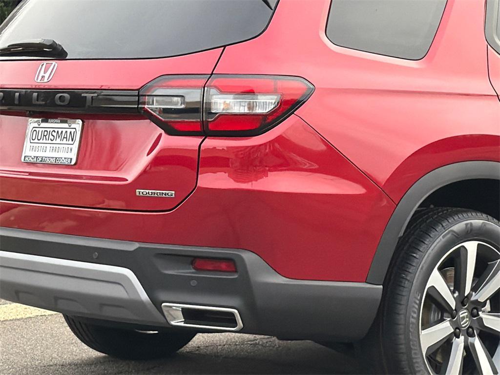 new 2025 Honda Pilot car, priced at $48,250