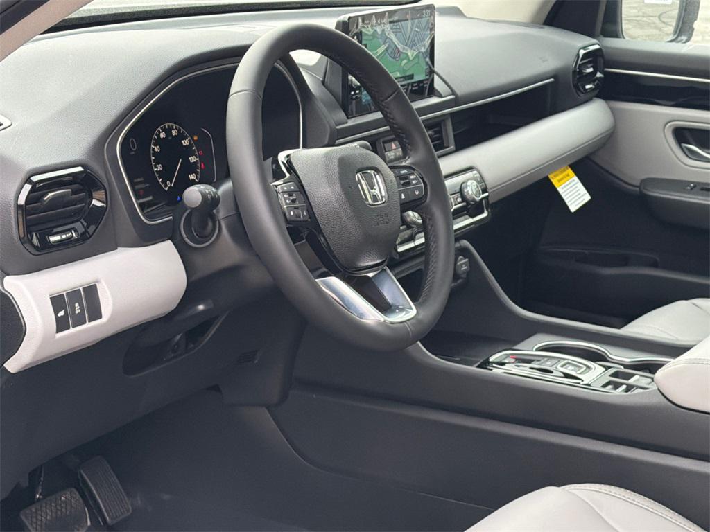 new 2025 Honda Pilot car, priced at $48,964