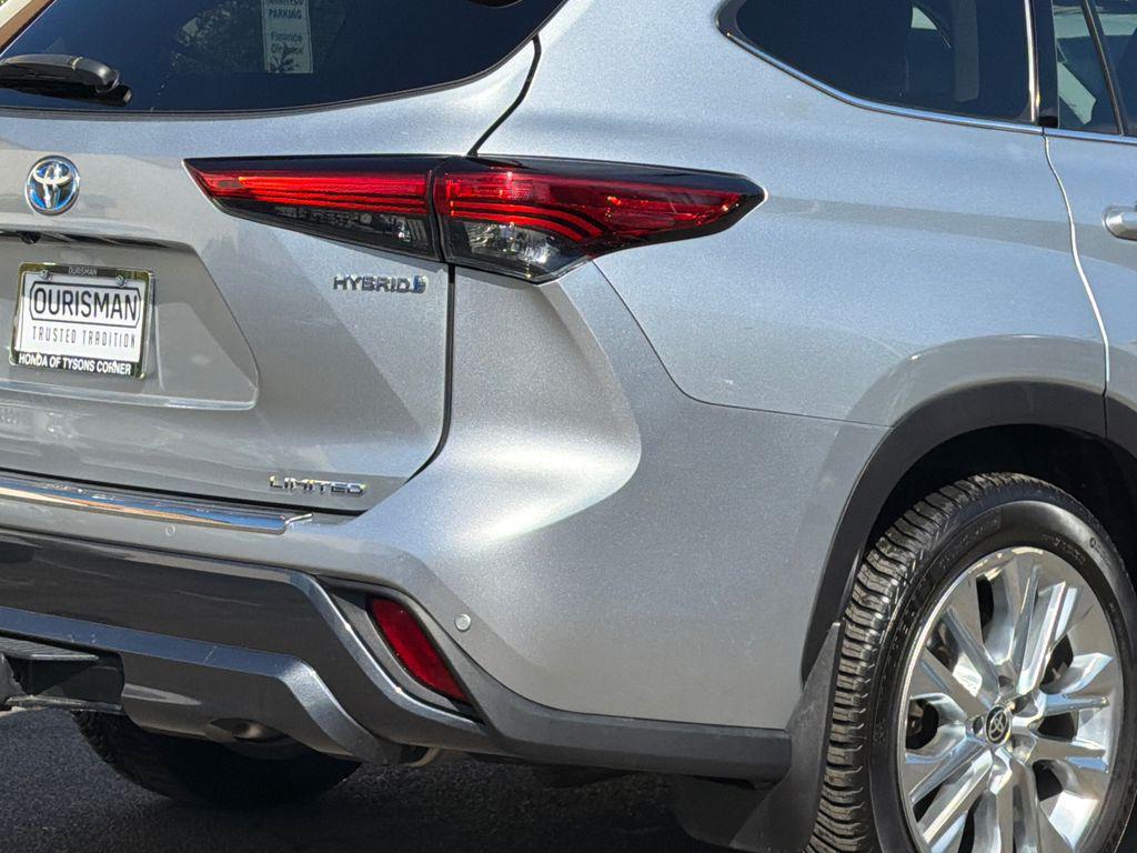 used 2022 Toyota Highlander Hybrid car, priced at $33,000