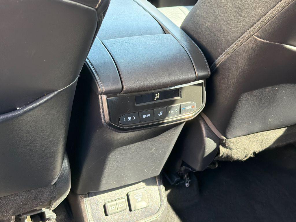 used 2022 Toyota Highlander Hybrid car, priced at $33,000