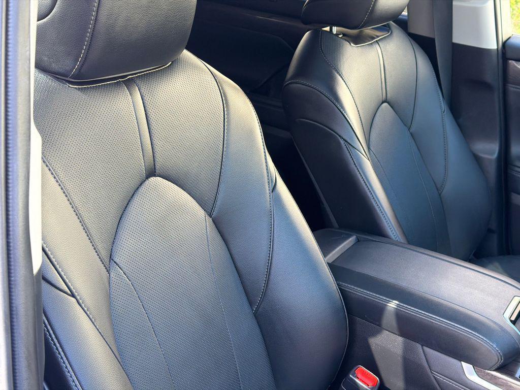 used 2022 Toyota Highlander Hybrid car, priced at $33,000